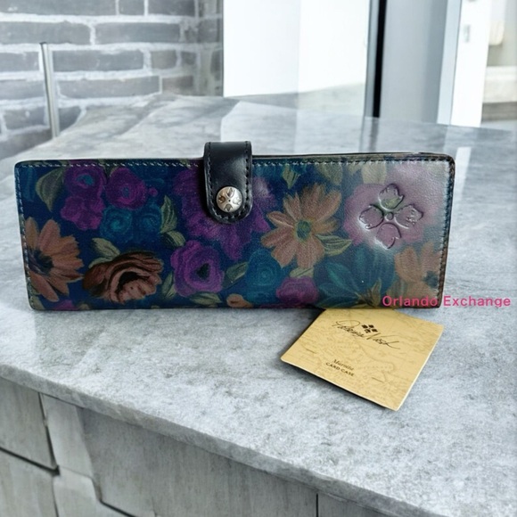 Patricia Nash Marotta Card Holder - Picture 1 of 9